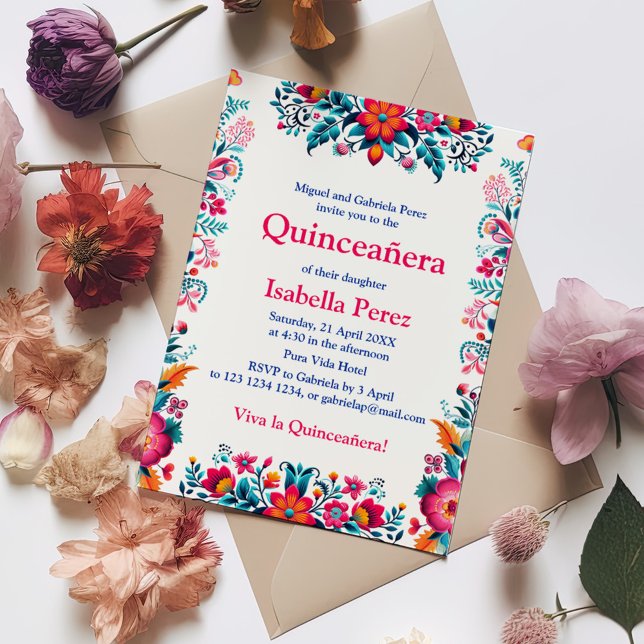 Floral Quinceanera Weiße mexikanische Fiesta Gebur Einladung (Floral Quinceanera White Mexican Fiesta Birthday Invitation on a table with colorful flowers.)