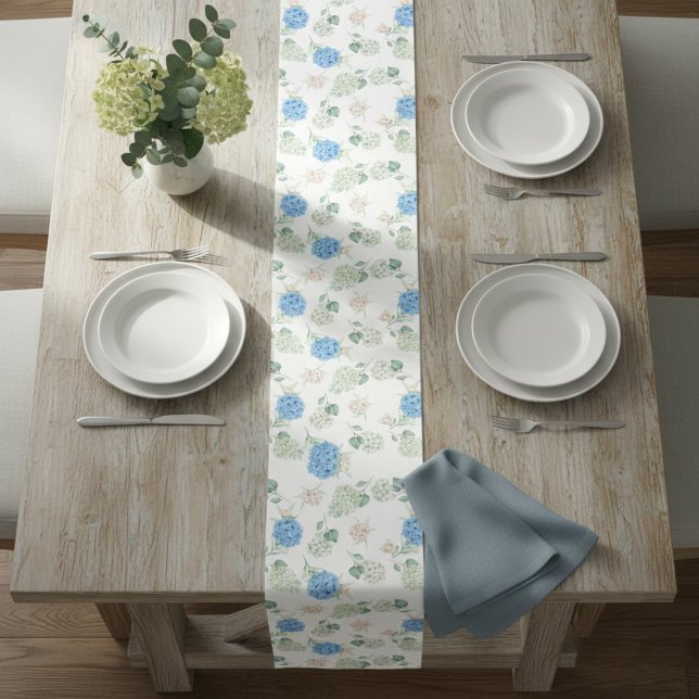 Floral Runner Rug with Hydrangea Design  Mittelgroßer Tischläufer (Von Creator hochgeladen)