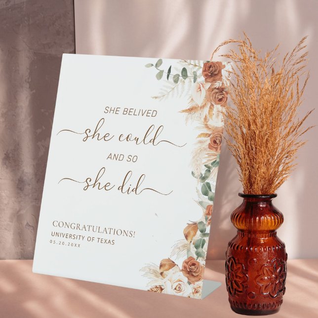 Floral Sie glaubte, dass sie eine Graduiertenparty Sockelschild (Von Creator hochgeladen)