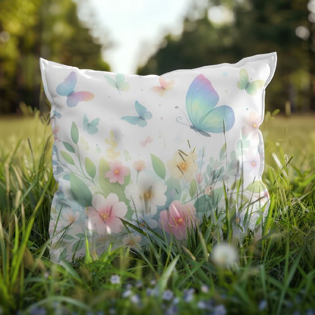 Floral Symphony 🌸 🦋 Kissen (Von Creator hochgeladen)