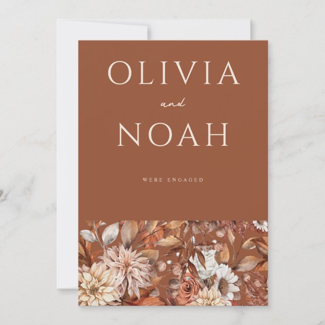 Floral Terracotta Wir sind Verlobte Ankündigungska Einladung (Vorderseite)
