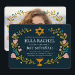 Floral Wreath Bat Mitzvah Handgezeichnet Custom Einladung<br><div class="desc">Perfekte Karte, um eine Bar mitzvah, Fledermausmitzvah oder andere jüdische Feier anzukündigen! Handgemachte Kunst für Sie! Vollständig anpassbar! Klicken Sie oben auf "Personalisieren", um den Text zu bearbeiten und Ihr eigenes Foto auf der Rückseite hinzuzufügen. Klicken Sie auf "Bearbeiten mit dem Designwerkzeug", um die Schriftart, Farben und Einstellungen anzupassen. Auch...</div>