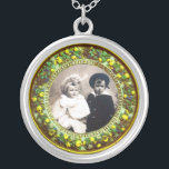 FLORENTINE RENAISSANCE OBST , FOTOVORLAGE VERSILBERTE KETTE<br><div class="desc">Elegante,  klassische,  lebendige Kunst der Renaissance,  Meisterwerk aus Bottega della Robbia ( Florenz - Italien ) in hellbraunen,  gelben,  grünen Farben .</div>