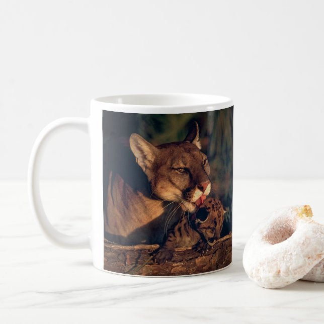 Florida panther leckend cub tasse (Mit Donut)