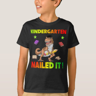 Flossing DInosaur Kindergarten Graduation Cap Gesc T-Shirt