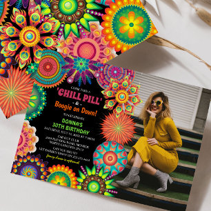 Flower Power 70er Jahre Farbige Foto-Geburtstagsfe Einladung