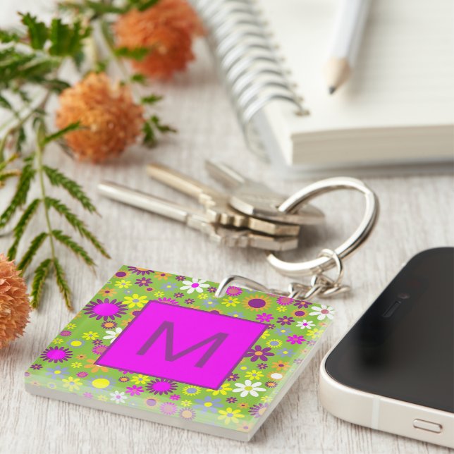Flower Power in Hellgrün und Rosa mit Monogramm Schlüsselanhänger (Vorderseite rechts)