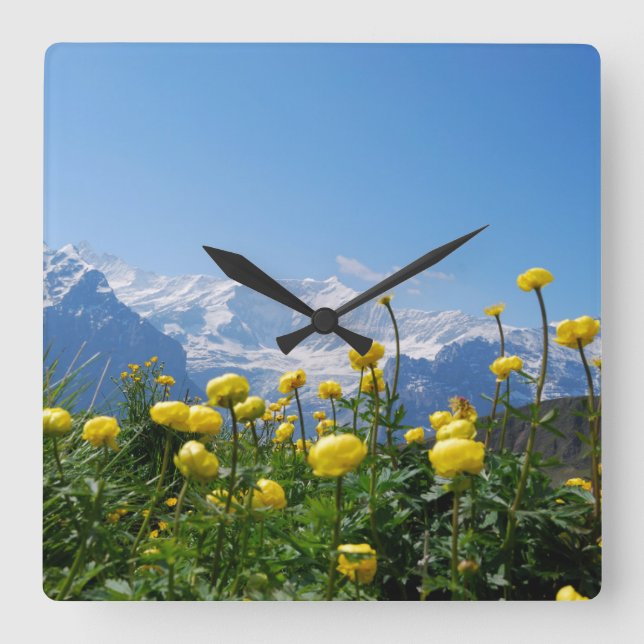 Flowers | Eiger Monch Swiss Alps Quadratische Wanduhr (Vorderseite)