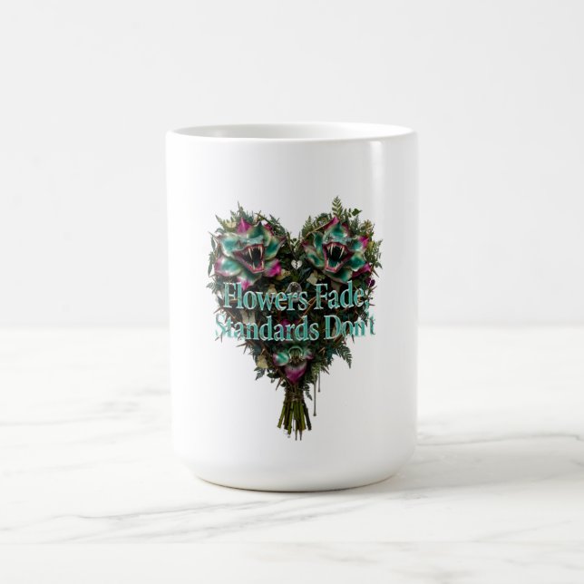 Flowers Fade, Standards Don't T-Shirt Kaffeetasse (Mittel)