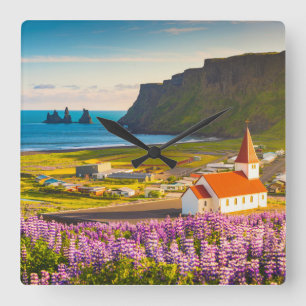 Flowers Lupines in Bloom Southern Iceland Quadratische Wanduhr