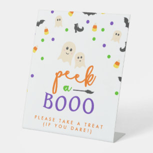 Flüchtige Blick einer Boo Halloween Kinderdusche Sockelschild