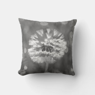 Fluffy Dandelion Black and White Blume Kissen