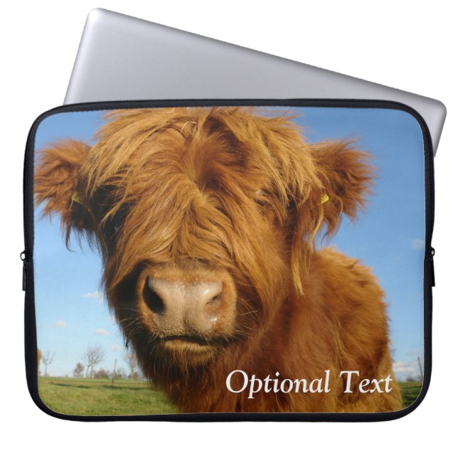 Fluffy Scottish Highland Cow - Blue Sky Laptopschutzhülle (Vorderseite)