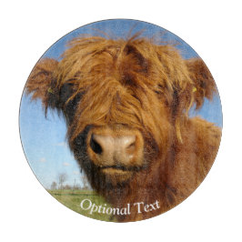 Fluffy Scottish Highland Cow - Blue Sky Schneidebrett