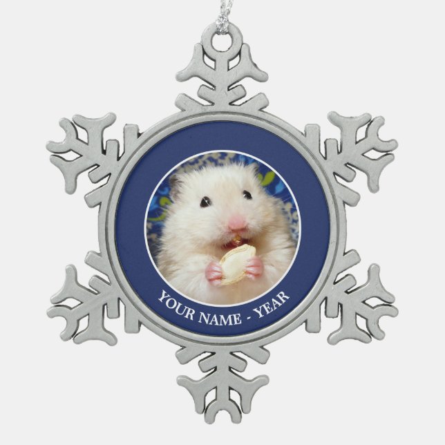 Fluffy Syrian Hamster Kokolinka Schneeflocken Zinn-Ornament (Vorderseite)