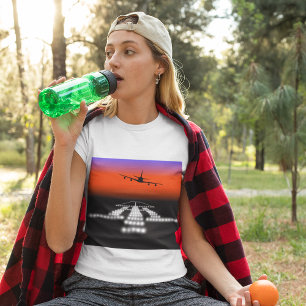 Flugabend auf einem T - Shirt der Start- und Lande