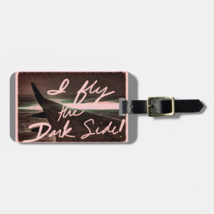 Flugbegleiter fliege ich den dunkle gepäckanhänger