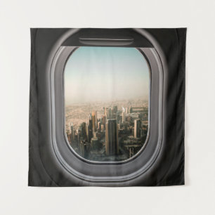 FLUGFENSTER MIT BLICK AUF DIE STADT WÄHREND DES TA WANDTEPPICH