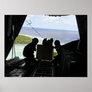 Fluggesellschaften drängen eine Palette gespendete Poster