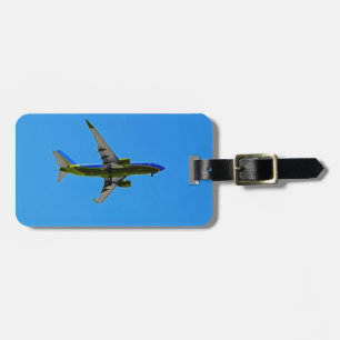 Flugzeug auf einem Reiseumbau Gepäckanhänger
