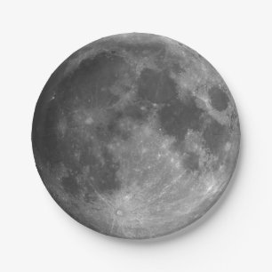 Flugzeug aus Papier. Foto Mond 01. Papierteller