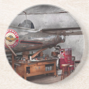 Flugzeug - Der Reparaturhangar Getränkeuntersetzer