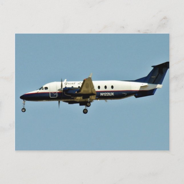 Flugzeug rauscht durch den Himmel Postkarte (Vorderseite)
