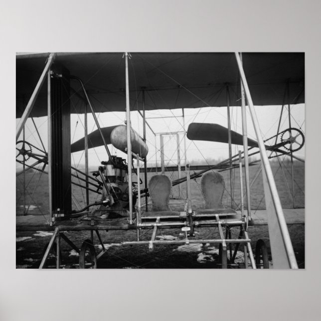 Flugzeug von Wright Brothers mit Pilot und Poster (Vorne)