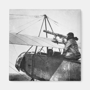 Flugzeugartillerist während des Kampfes des Magnet