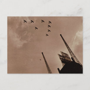 Flugzeuge der Marine fliegen über das Park Central Postkarte