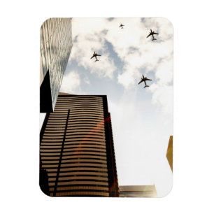 Flugzeuge, die über Gebäude fliegen Magnet