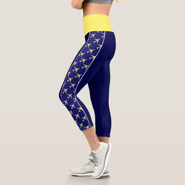 Flugzeuge mit blass gelbem Flugzeug Capri Leggings (Links)