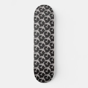Flugzeuge mit grauem Flugzeug Pilot Flugzeug Aviat Skateboard