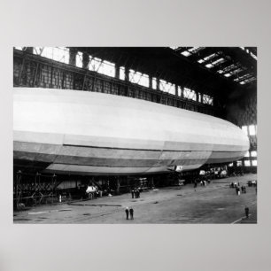 Flugzeuggarage in den 20er Jahren Poster