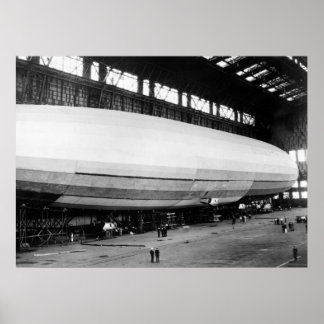 Flugzeuggarage in den 20er Jahren Poster