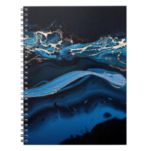 Fluid Art. Liquid Metallic Gold in abstrakt blau w Notizblock