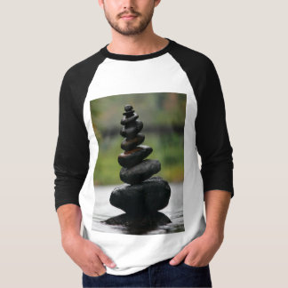 "Fluid Harmony: Die Kunst des Stone Balancing on W T-Shirt