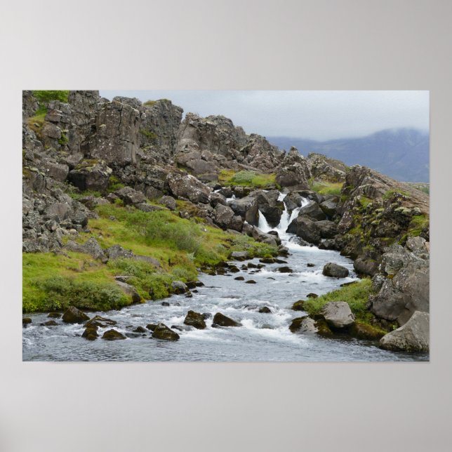 Fluss im Thingvellir-Nationalpark, Island Poster (Vorne)