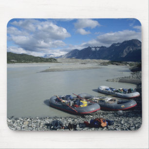 Flussabwärtsfahren auf dem Alsek River Mousepad
