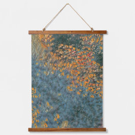 Flussbett mit an Land wachsenden Blume Wandteppich Mit Holzrahmen