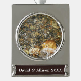 Flussgeglättete Kiesel Braun und Grau Natürlich Ab Banner-Ornament Silber
