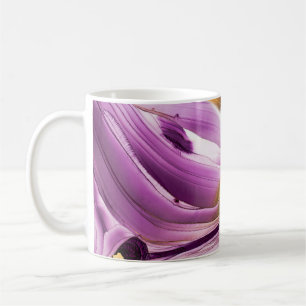 Flüssige Kunst, lila-goldene marmorierte Textur. Kaffeetasse