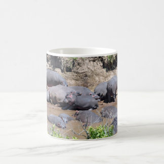 Flusspferde auf einer Riverbank-Tasse Tasse