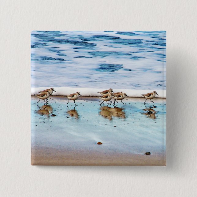 Flussuferläufer, die entlang den Strand laufen Button (Vorderseite)
