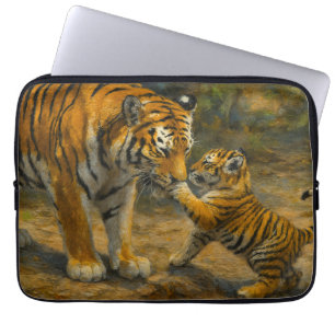 Flüstern im Wald - Tiger und Cub im Wald Laptopschutzhülle