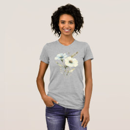 Flüsternde Blütenblätter: Sanftes Blau und Cremige T-Shirt
