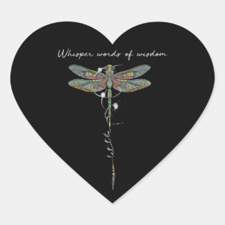 Flüsternde Worte der Weisheit Brocade Dragonfly Herz-Aufkleber