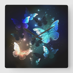 Fluttering Night Butterfly Quadratische Wanduhr