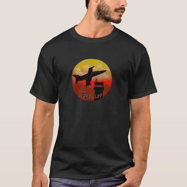 Fly an L-39 Trainer Jet Graphic T-Shirt (Vorderseite)