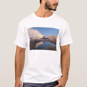 Fly Geyser mit schneebedeckter Granite Range T-Shirt